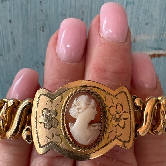 Gorgeous “Carmen” DFB Briggs Cameo Stretch “Sweetheart” Gold-Filled Bracelet - Picture 10 of 16